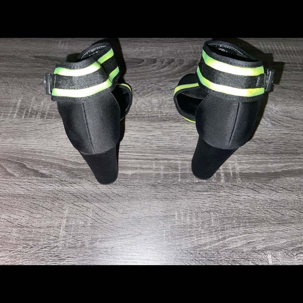 Wild Diva Neon Yellow Block heels size 8 1/2 - Picture 5 of 6